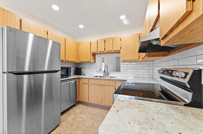 Building Photo - 8515 Lakepoint Ct