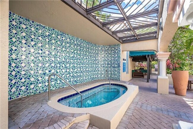 Building Photo - 520 SE 5 Ave