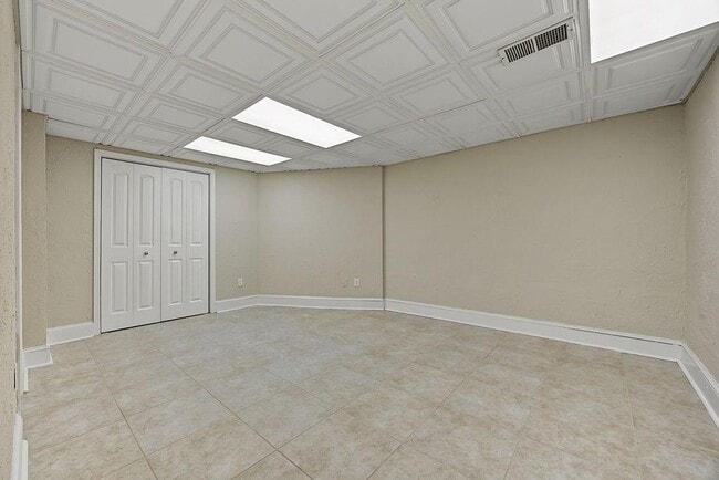Building Photo - 2132 Dunwoody Glen
