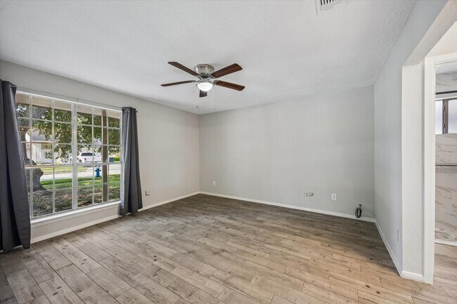 Building Photo - 16723 Colony Bend Dr