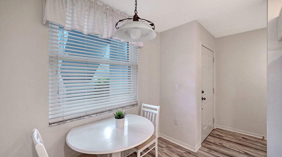 Building Photo - 8750 Olde Hickory Ave