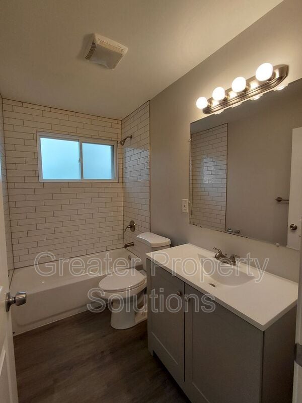 Building Photo - 7305 White Oak Ave
