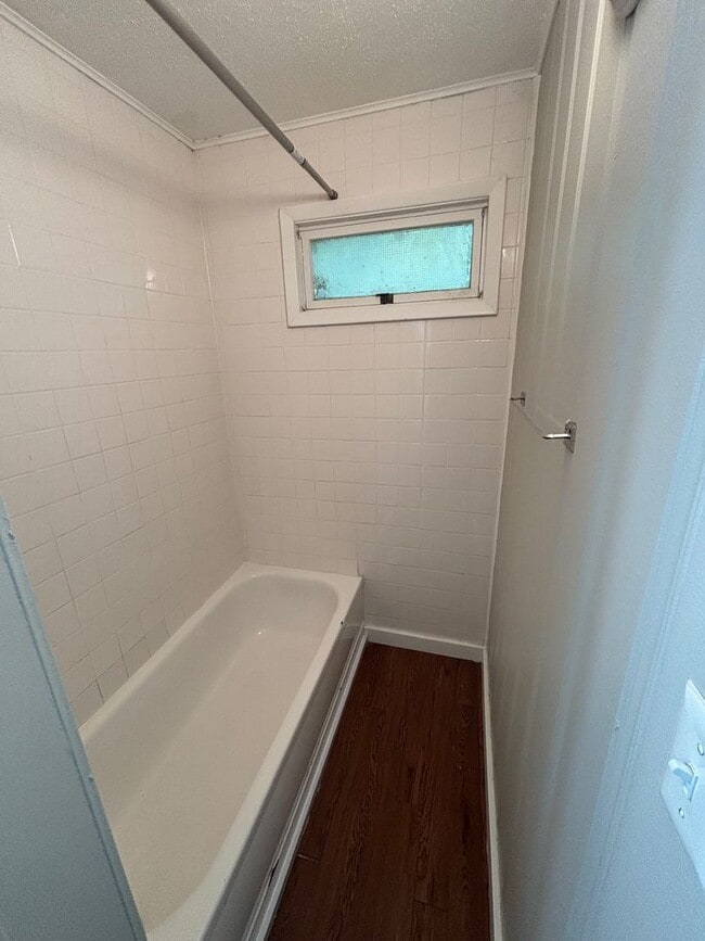 Building Photo - 412 E Letchworth Ave