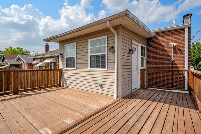 Building Photo - For the Big Dawgs