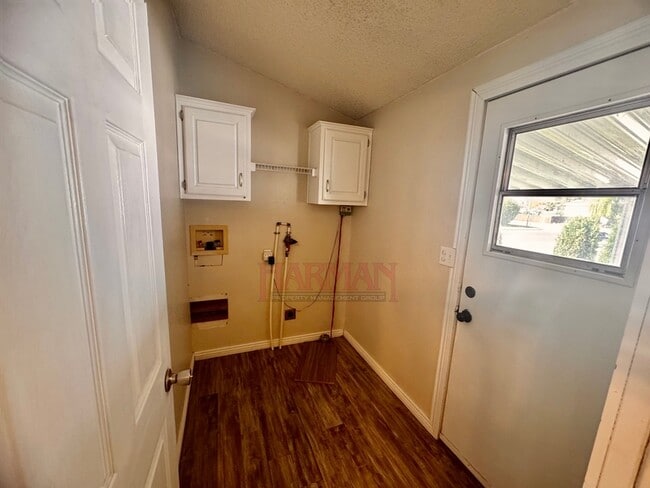 Building Photo - 863 Artesia Rd