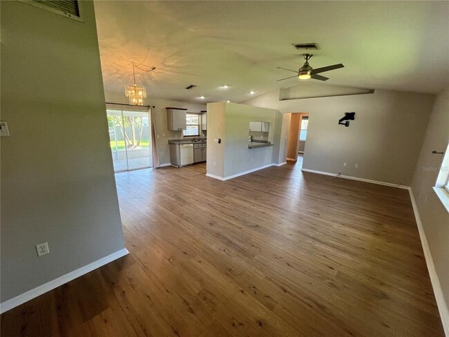 Building Photo - 2426 Seagull Ln