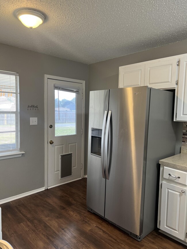 Building Photo - 1705 Deatsville Hwy