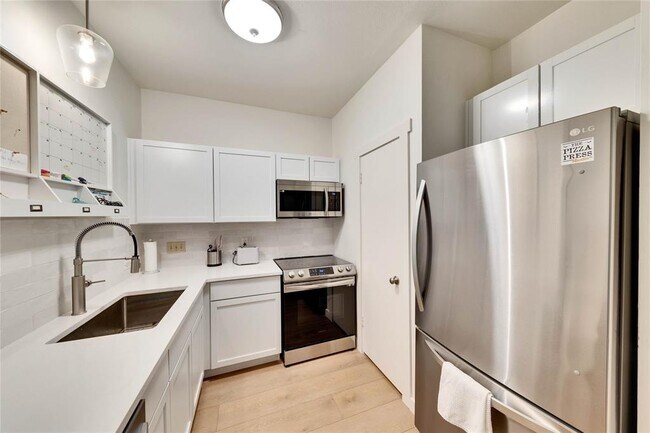 Building Photo - 2216 San Gabriel St