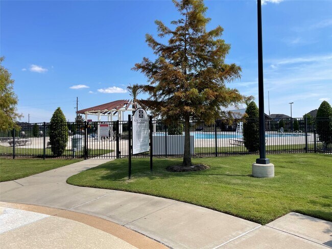 Building Photo - 5342 Rue Dela Croix Dr