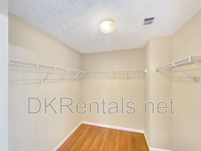 Building Photo - 1704 Riverlanding Cir