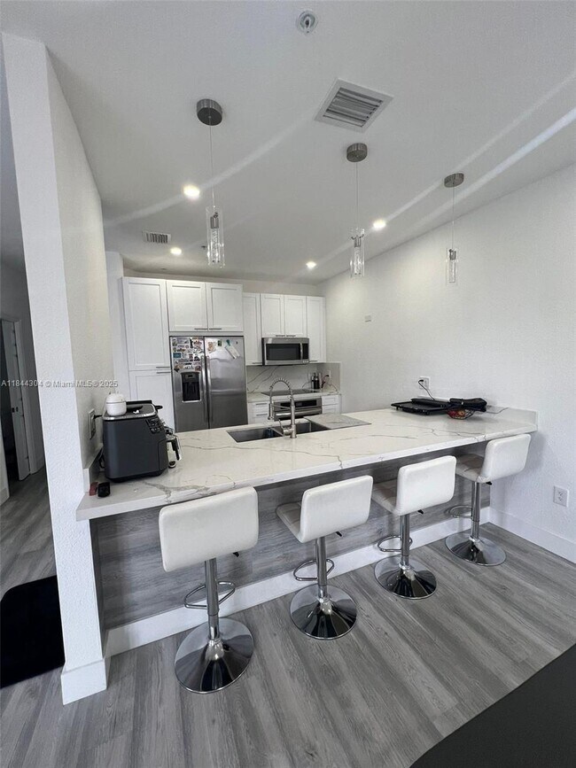 Building Photo - 10630 NW 88th St