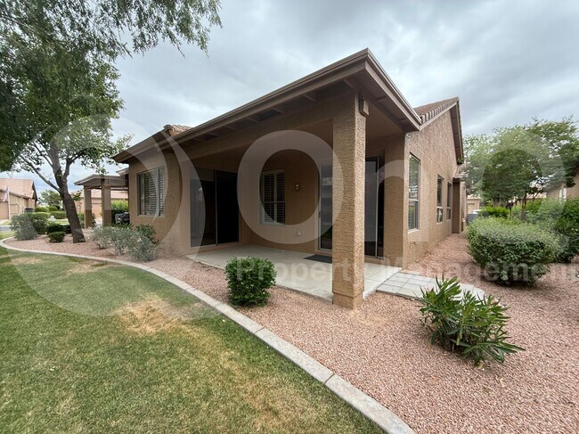 Building Photo - 9634 E Rocky Lake Dr