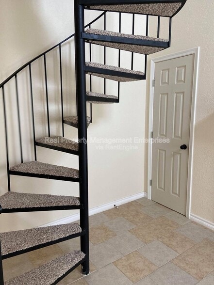 Building Photo - 11530 N May Ave