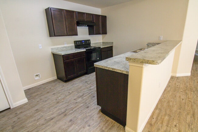 Building Photo - Oakwood Forest - 2028 Oakwood Forest Drive...