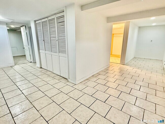 Building Photo - 85 Avery St