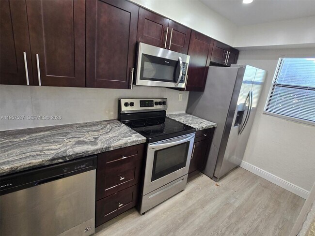 Building Photo - 4020 Del Rio Way