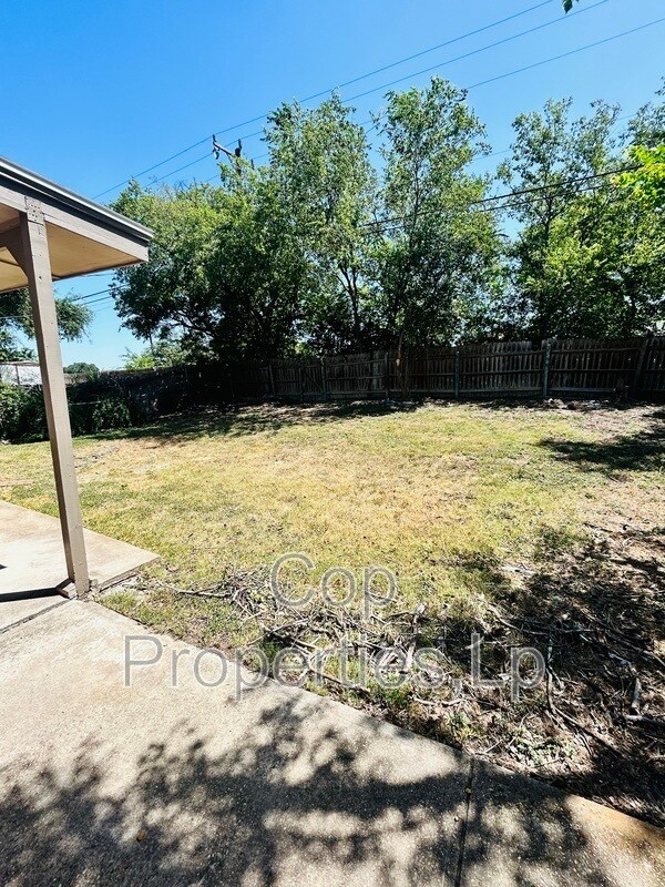 Building Photo - 14810 Ridge Hill Dr