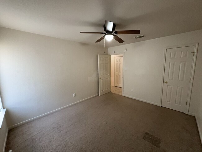 Building Photo - 1302 Nicholas Cir