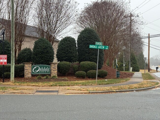 Building Photo - Well Maintained home in North Charlotte!