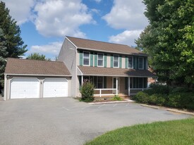 Building Photo - 2635 Columbia Ave