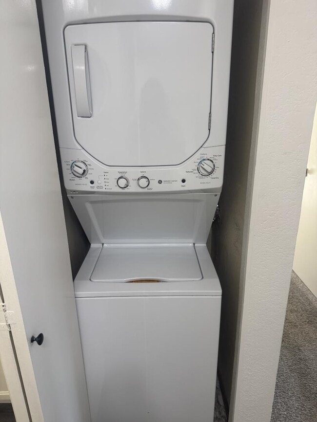 Building Photo - 39997 Cedar Blvd