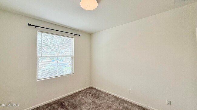 Building Photo - 5420 W Desert Hollow Dr
