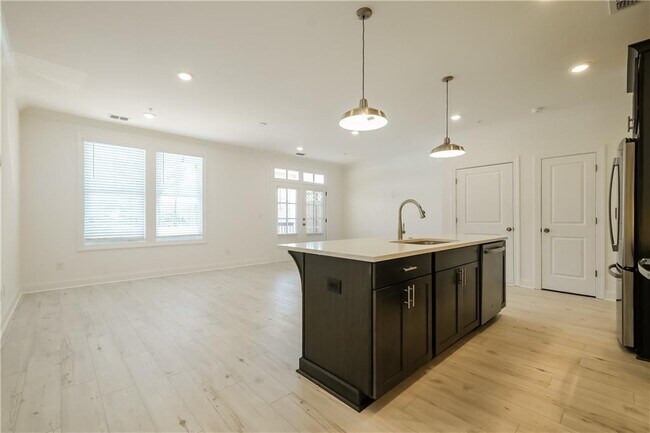 Building Photo - 514 Alice Wy