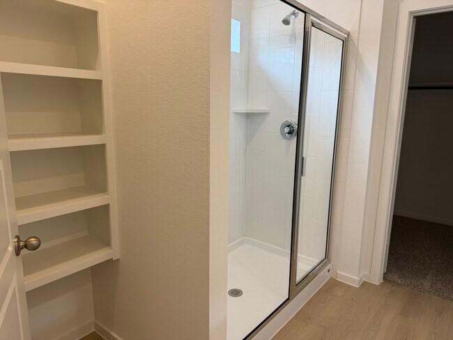 Building Photo - 407 Robin Ct