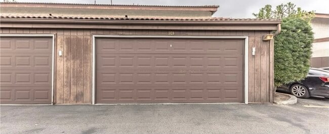 Building Photo - 13100 Creek View Dr