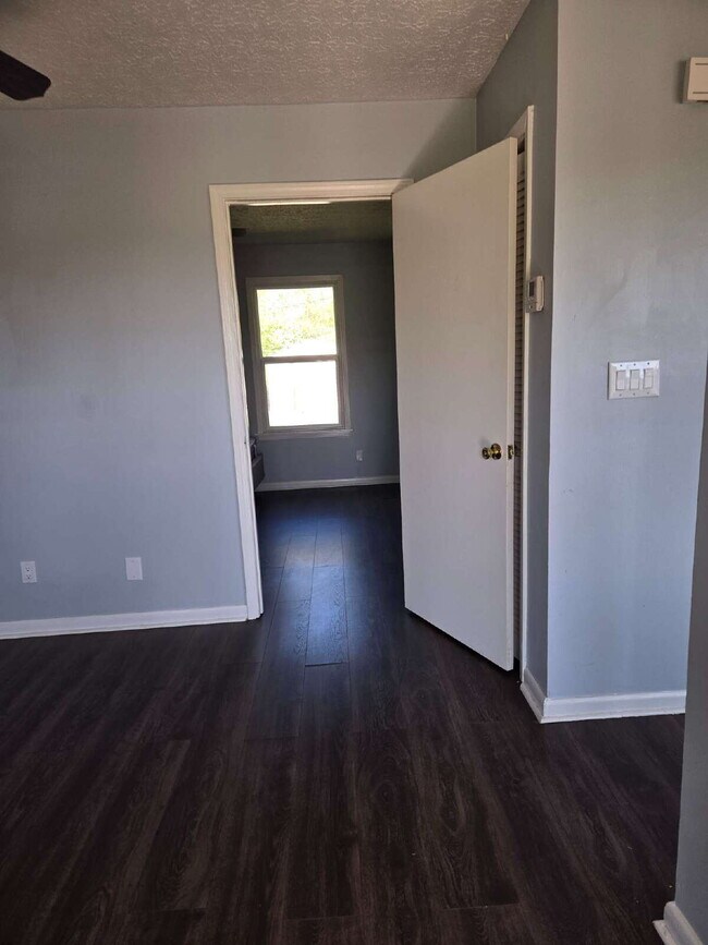 Building Photo - Charming 1 bed 1 bath