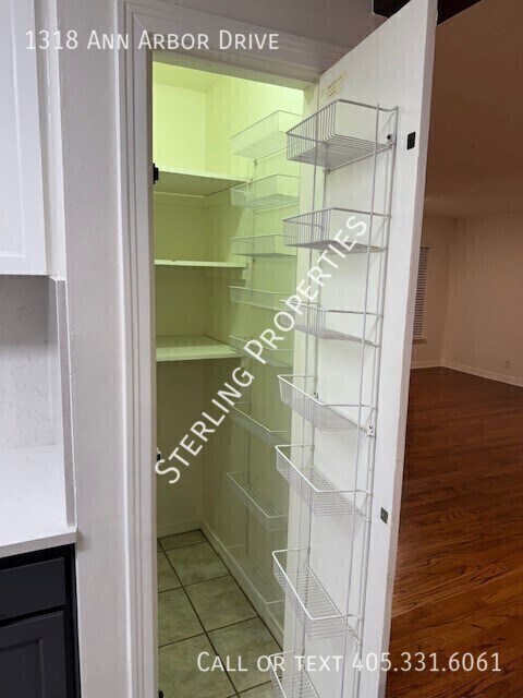 Building Photo - 1318 Ann Arbor Dr