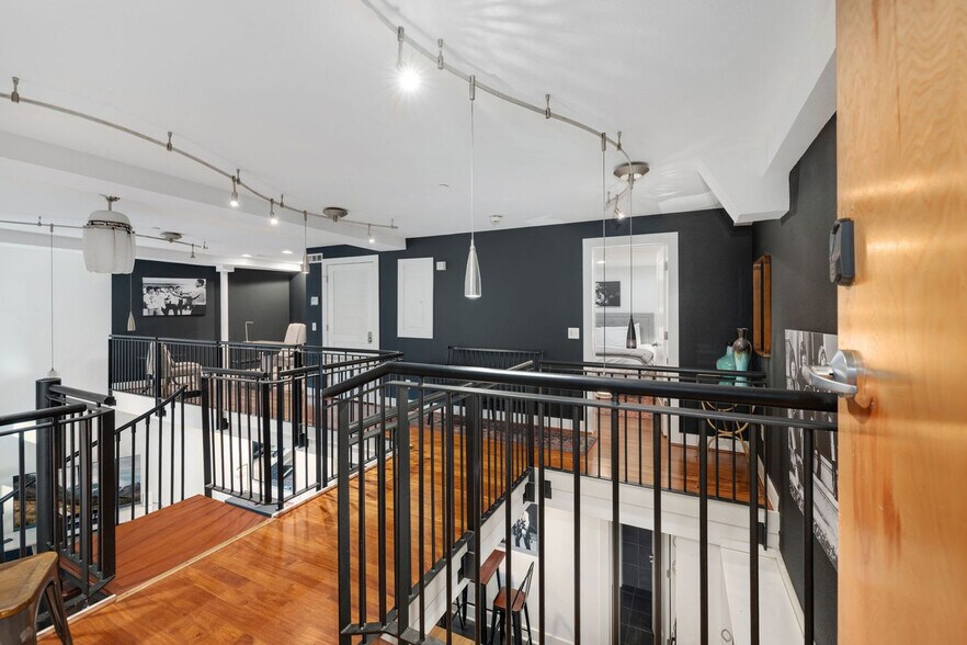 Building Photo - 329 N West Ave