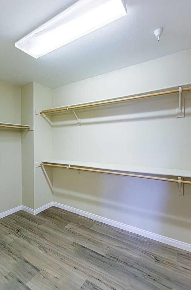 Building Photo - Top Floor 2 Bedroom Condo Located in Manhattan