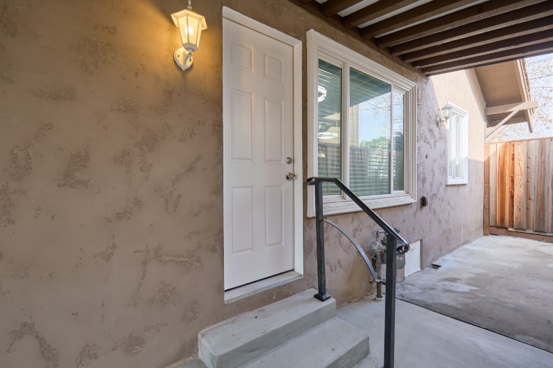 Building Photo - 781 Elm St