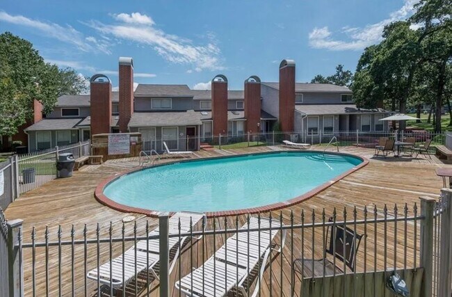 Building Photo - 1501 Stallings Dr