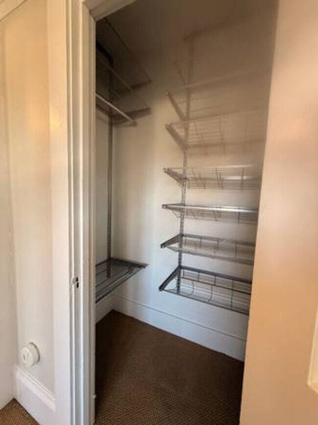 Building Photo - Great location and is just off the main St...