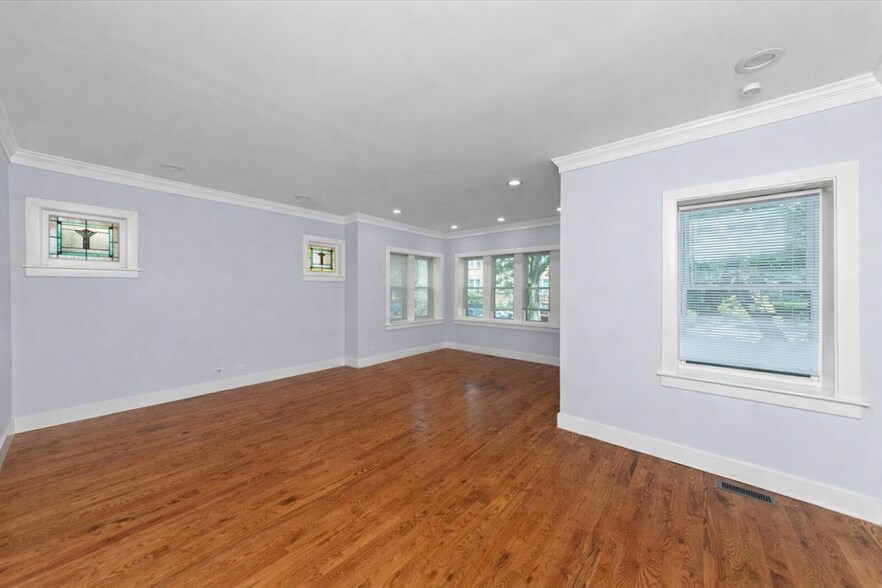 Building Photo - 4912 N Washtenaw Ave