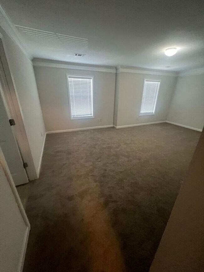 Building Photo - Beautiful 4-Bedroom Home with Gourmet Kitchen and Spacious Master Suite in Swim/Tennis Community