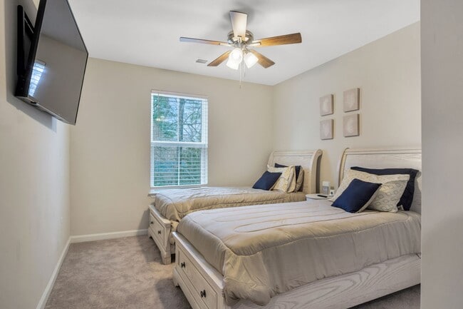 Building Photo - Fully Furnished 3 Bedroom 2.5 Bath Townhom...