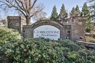 Building Photo - 1934 Cobblestone Cir NE