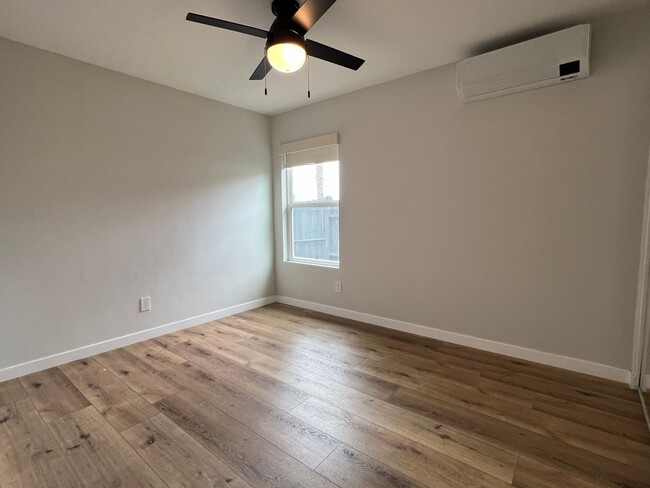 Building Photo - Beautiful, Modern, Upgraded 3 Bedroom 3 Ba...