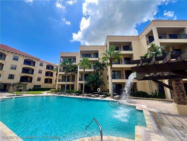 Building Photo - 2351 Lakeview Dr
