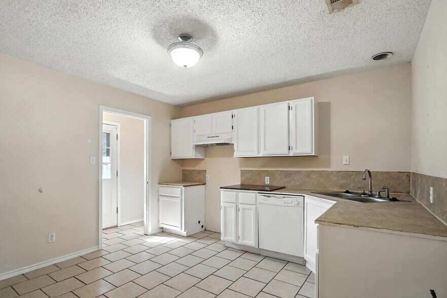 Building Photo - 2319 N Danville Dr
