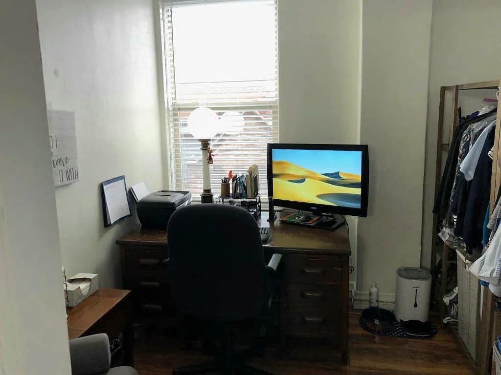 Office/crafts room.. make it your own - 21 N Last Chance Gulch