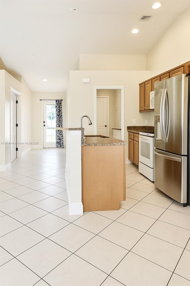 Building Photo - 2037 NE 24th Terrace