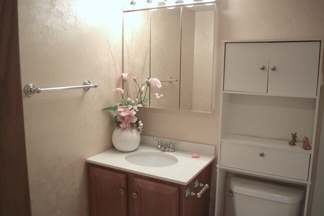 Building Photo - 2258 Abbeywood Dr