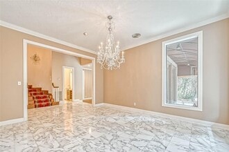 Building Photo - 1331 Bissonnet St