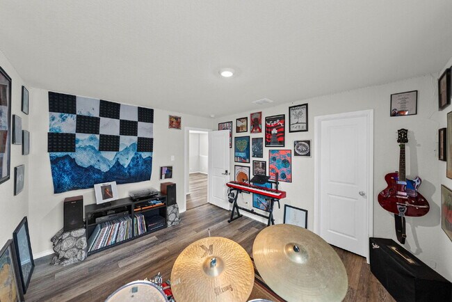 Building Photo - Located in the vibrant Valley Ranch commun...