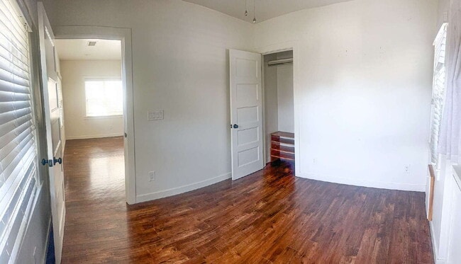 Building Photo - **LOOK NO FURTHER!!! Your New Cottage-Styl...