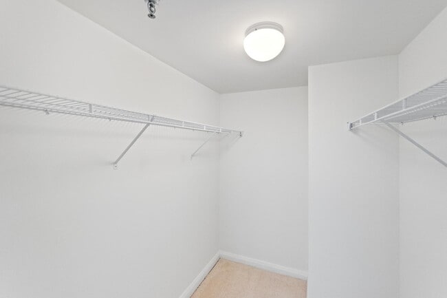 Building Photo - 123 Lakeshore Dr